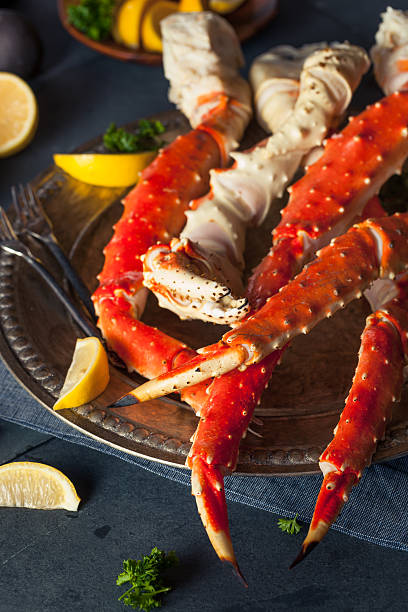 istock Cooked Organic Alaskan King Crab Legs 501882472