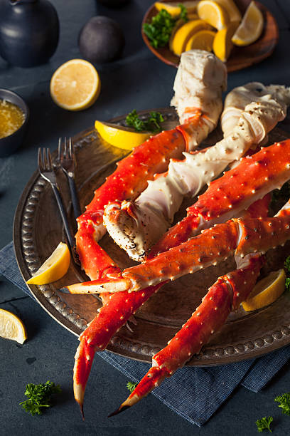 istock Cooked Organic Alaskan King Crab Legs 501882502