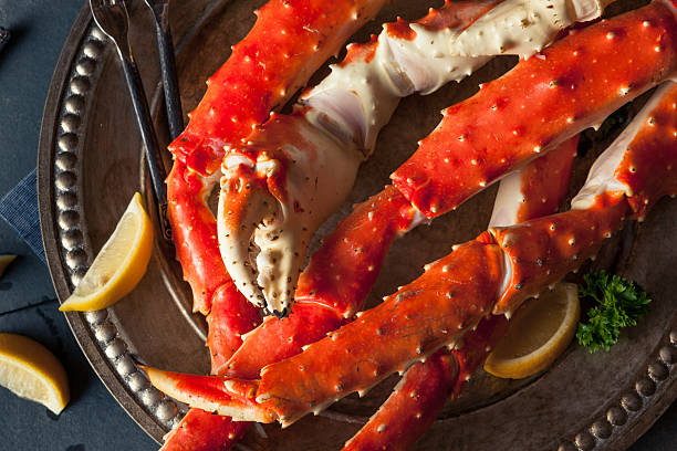 istock Cooked Organic Alaskan King Crab Legs 501882528