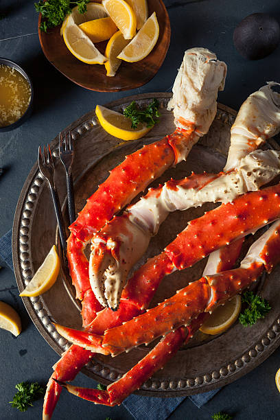 istock Cooked Organic Alaskan King Crab Legs 501882548