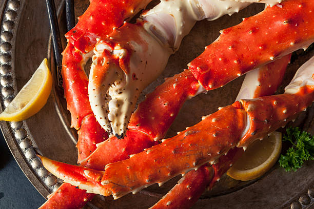 istock Cooked Organic Alaskan King Crab Legs 501882582
