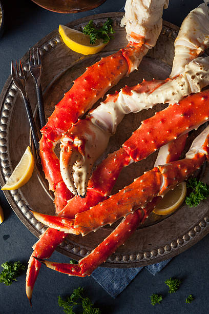 istock Cooked Organic Alaskan King Crab Legs 501882592