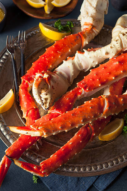 istock Cooked Organic Alaskan King Crab Legs 501882602