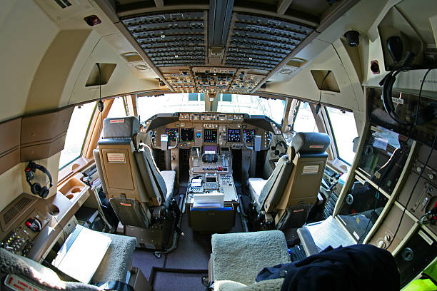 cabina di pilotaggio aereo - cockpit airplane autopilot dashboard foto e immagini stock