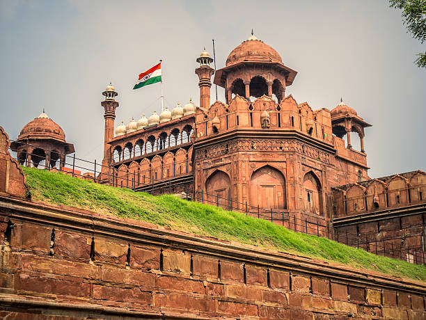 red fort de delhi, india - agra fort fotografías e imágenes de stock