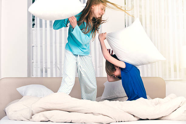 istock Children playfighting on parents' bed 501909112