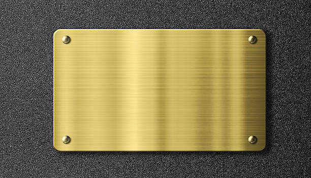 gold schild mit metall-teller oder messing - nameboard stock-fotos und bilder