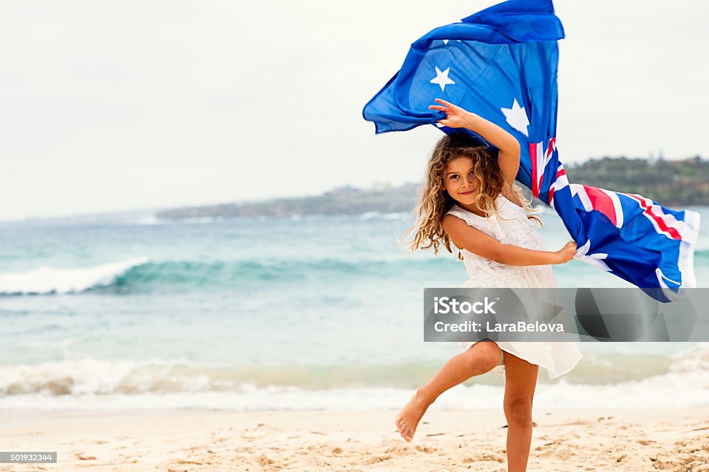 Vorschule Mädchen mit Australische Flagge am Strand - Lizenzfrei Australien-Tag Stock-Foto