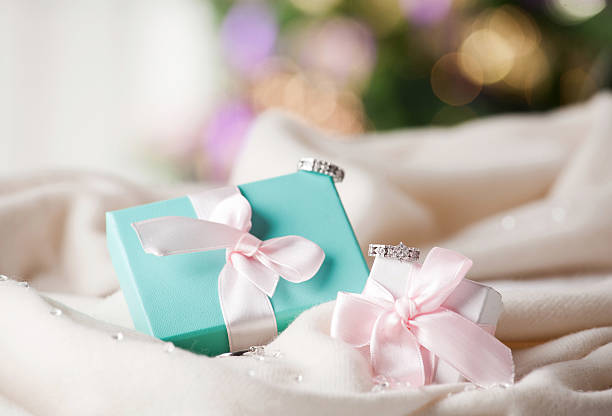 anelli di fidanzamento - jewelry ring luxury wedding foto e immagini stock
