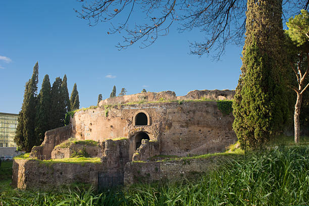 Mausoleum of Augustus The monument to Augusto, Emperor of ancient Rome, in the heart of "The Eternal City" in a clear, sunny day mausoleum photos stock pictures, royalty-free photos & images
