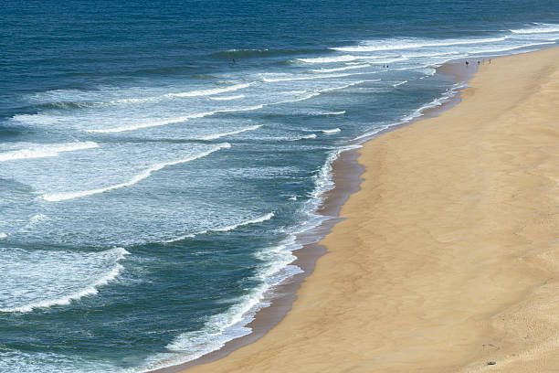 istock Praia do Norte, Nazare (Portugal) 501963317