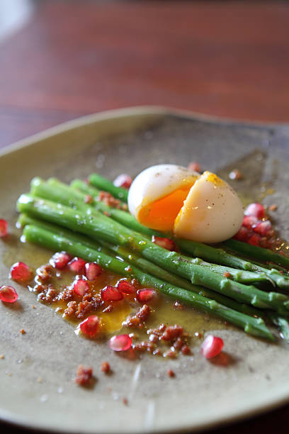 Asparagus With Poached Egg Asparagus With Poached Egg hollandaise sauce stock pictures, royalty-free photos & images