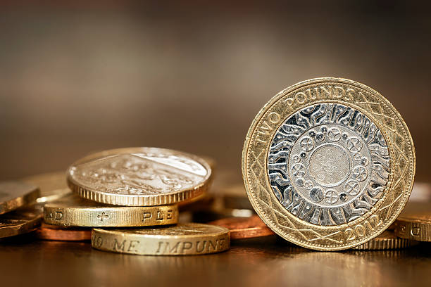 moedas britânica - two pound coin - fotografias e filmes do acervo