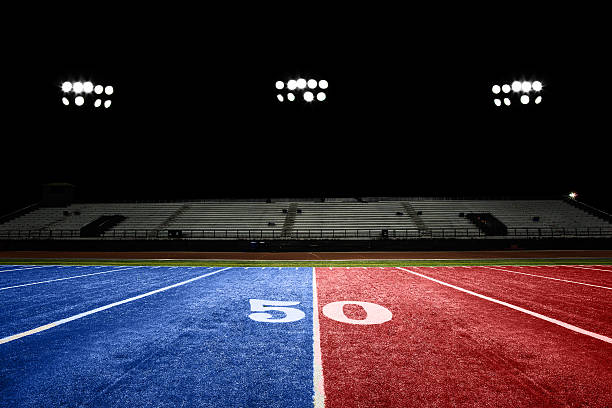 terrain de football américain en soirée - thirty yard line photos et images de collection