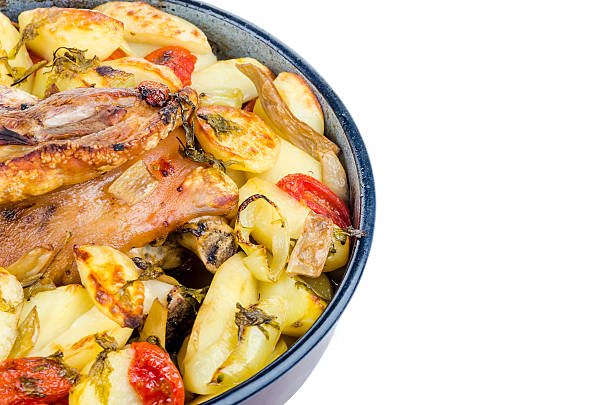 Gegrilltes Schweinefleisch mit Kartoffeln und Gemüse. – Foto