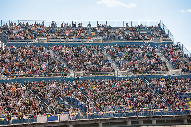 zatłoczony stadium - sports event bleachers stadium seat zdjęcia i obrazy z banku zdjęć