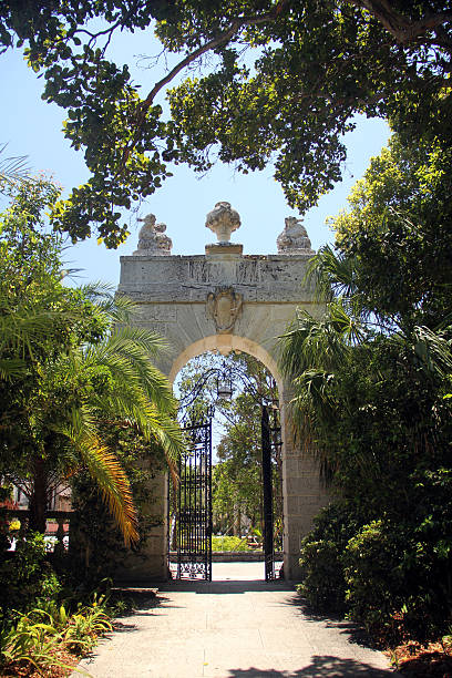 entrée du palace - 1930s style architecture architectural feature architectural styles photos et images de collection