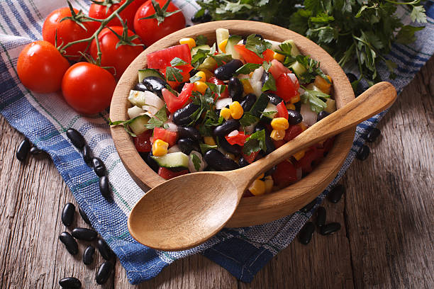 istock vegetable salad with black beans and ingredients table. Horizont 502001568