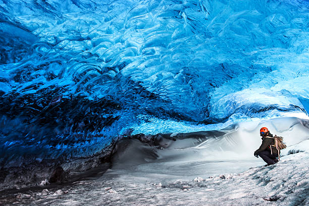 grotte de glace de glacier, islande - iceland nature glacier ice photos et images de collection