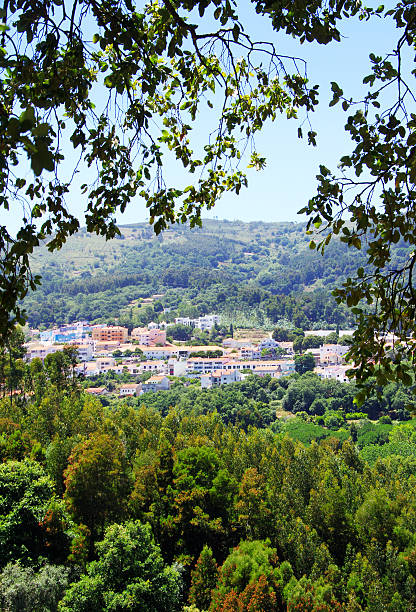 krajobraz górskiego miasta monchique, portugalia - tranquil scene sky road street zdjęcia i obrazy z banku zdjęć