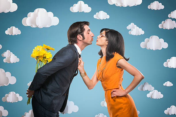 необычная стильная пара целовать - valentines day love nerd couple стоковые фото и изображения