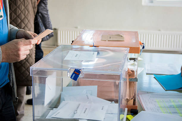 urnas nas eleições no colégio eleitoral dos estados unidos no dia das eleições gerais espanhol - electoral - fotografias e filmes do acervo