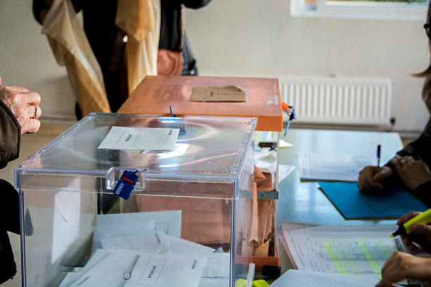 urnas nas eleições no colégio eleitoral dos estados unidos no dia das eleições gerais espanhol - electoral - fotografias e filmes do acervo