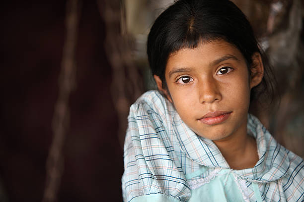 retrato de la niña tradicionales de india - child asian and indian ethnicities facial expression asia fotografías e imágenes de stock