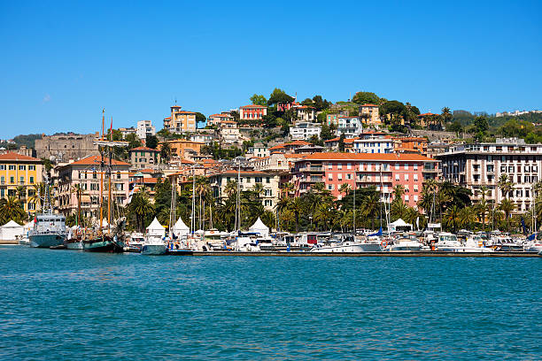 paesaggio urbano di la spezia, uno dei capoluoghi della liguria, italia - la spezia foto e immagini stock