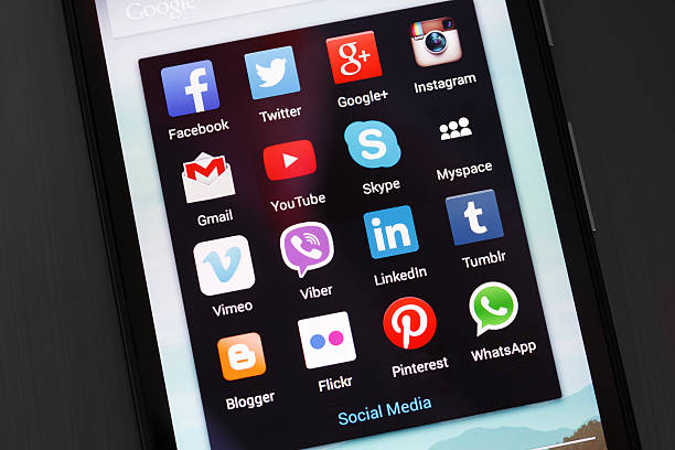 人気のソーシャルメディアのアイコンの android のスマートフォン - social media flickr facebook application software ストックフォトと画像