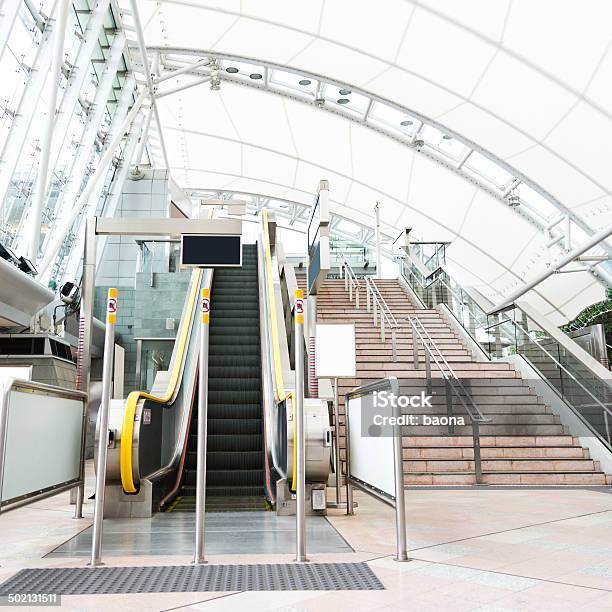 Nowoczesne Stacja - zdjęcia stockowe i więcej obrazów Architektura - Architektura, Balustrada - Granica, Bez ludzi