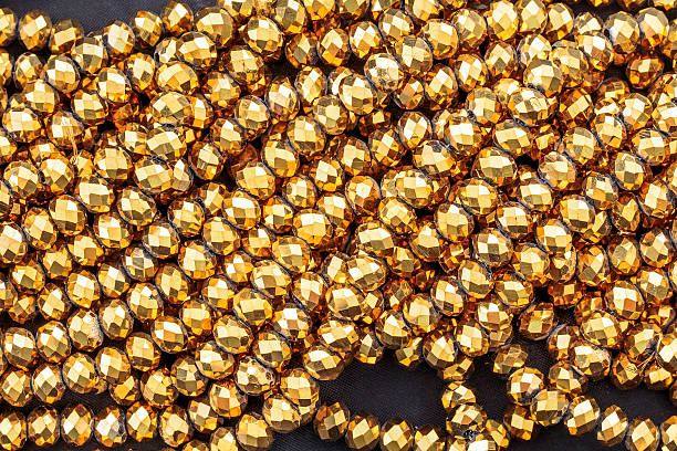 collar de perlas de oro - glass jewelry bead bugle fotografías e imágenes de stock