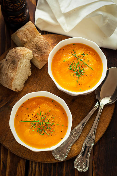 zupa z marchewki - soup pumpkin soup vegetarian food food zdjęcia i obrazy z banku zdjęć