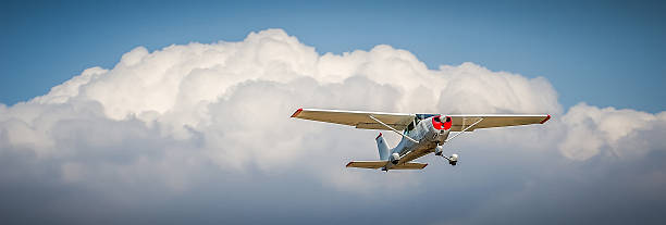 Aeroplane Small, red plane and blue sky propeller airplane stock pictures, royalty-free photos & images