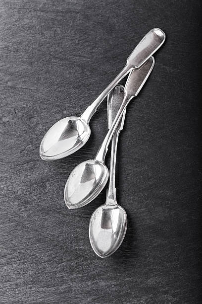 シルバーのスプーン - teaspoon tablespoon silver spoon ストックフォトと画像
