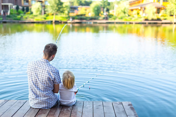 "été" - fishing father son family photos et images de collection