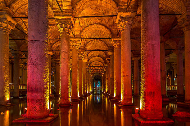 u-basilika-zisterne, istanbul, türkei - istanbul yerebatan saray reflection turkey stock-fotos und bilder