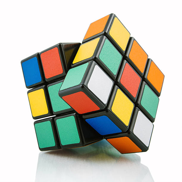 il cubo effetto rubik su sfondo bianco - puzzle cube foto e immagini stock