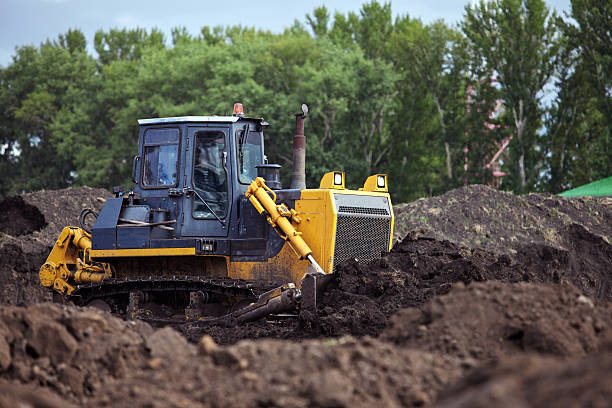 ブルドーザー仕事の際に道路 - glade land construction vehicle built structure ストックフォトと画像