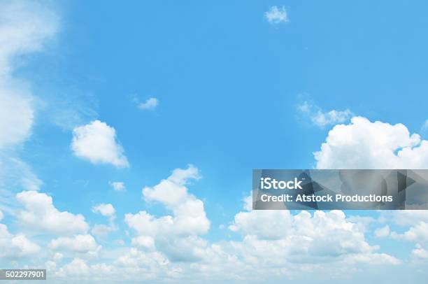 Himmel Und Wolken Stockfoto und mehr Bilder von Bildhintergrund - Bildhintergrund, Blau, Cumulus