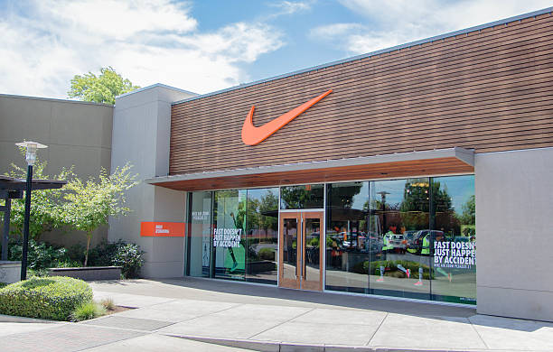 magasin nike - nike photos et images de collection