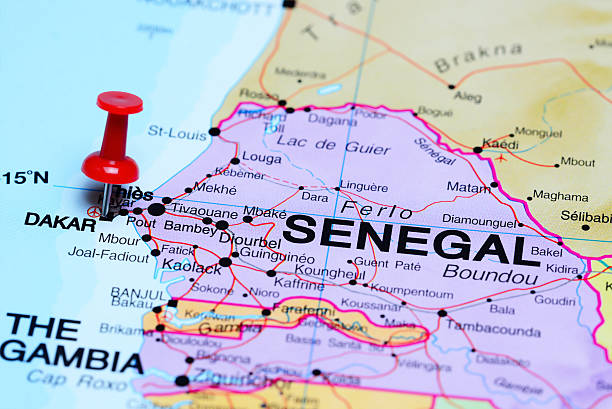 дакар, помещенной в виде карты африки - senegal стоковые фото и изображения