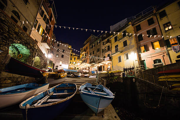 riomaggiore- italien (cinque terre- unesco-weltkulturerbe - european culture riomaggiore europe night stock-fotos und bilder