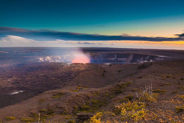 erupting volcano - pelé stok fotoğraflar ve resimler