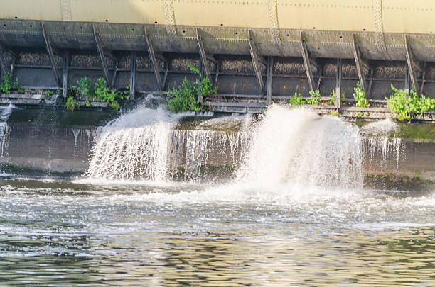 bindung weir baldeneysee in essen - waterdam stock-fotos und bilder