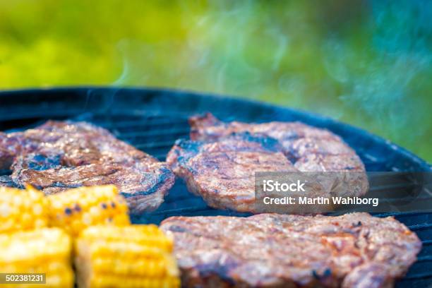 Stek I Kukurydzy Na Grill - zdjęcia stockowe i więcej obrazów Barbecue - Barbecue, Bez ludzi, Dym