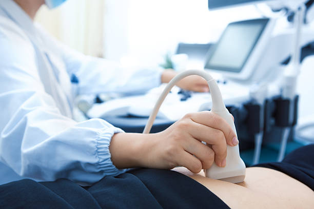 ecografía examen de - ultrasound human pregnancy ultrasound machine doctor fotografías e imágenes de stock