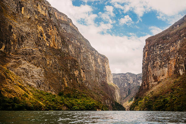 Canyon Sinkhole Sumidero Canyon, mid day. mexico chiapas cañón del sumidero stock pictures, royalty-free photos & images