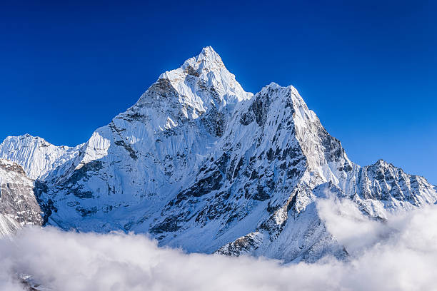 panorama del hermoso monte ama dablam en himalayas, nepal - cascada de hielo fotografías e imágenes de stock