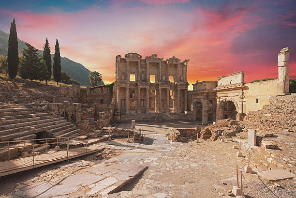 biblioteca de celso de éfeso, turquía - ephesus fotografías e imágenes de stock